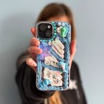 Hotový kryt na mobil vytvořený pomocí DIY sady