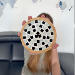 DIY mozaikový podtácek v černobílém provedení – ruční výroba